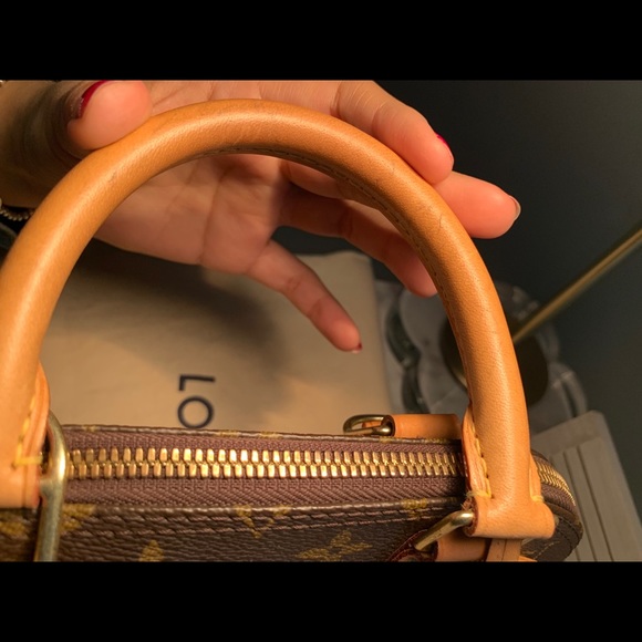 ❤️SOLD ❤️ Louis Vuitton Alma BB Crossbody - Picture 4 of 8